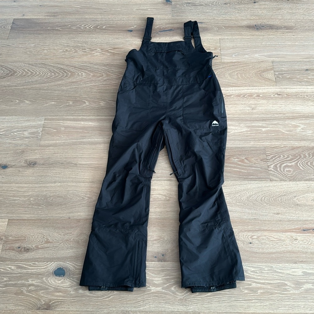 Burton Women’s Avalon Black Bibs Gore-Tex size XL Worn once walking in the snow